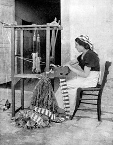 Mujer tejiendo con paja en un telar manual, Fiesole, cerca de Florencia, Italia, 1936