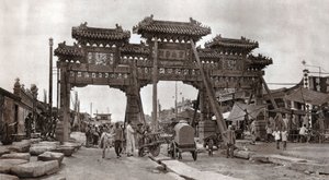 Una calle del casco antiguo de Pekín de Donald Mennie
