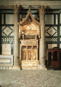 Italia, Toscana, Florencia, baptisterio de San Juan, tumba de mármol diseñada por Donatello y Michelozzo para el cardenal Baldassarre Coscia, antipape con el nombre de Juan XXIII. de Donatello