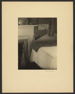 [Interior de la casa de Olive Dame Campbell, Brasstown, Carolina del Norte] de Doris Ulmann
