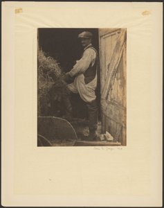 [Hombre con bigote y gorra en la puerta de un granero] de Doris Ulmann