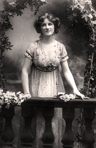 Nina Sevening, actriz