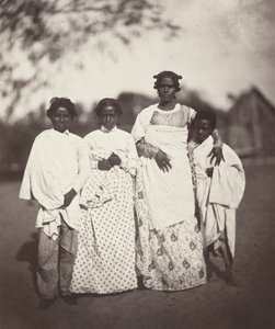 Mujer malgache y sus hijos, Placa 3, 1863 de Désiré Charnay