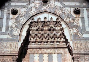 Detalle del portal de entrada de la escuela islámica (c.1251)