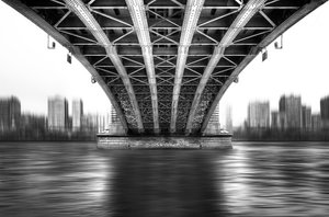 Bajo el puente urbano de EM-Photographies