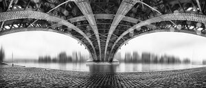Reflejo en un puente de acero de EM-Photographies