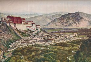 Acantilados Ceñudos del Palacio de Paredes Rojas de Lihasa Perfectamente Situado en su Colina, c1935