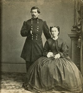 General de División George B. McClellan y su esposa, publicado por Anthony