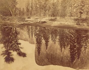 Tutokanula.  Valle del Yosemite.  (El Gran Jefe) - "El Capitán" - Reflejado en el Merced. de Eadweard J. Muybridge