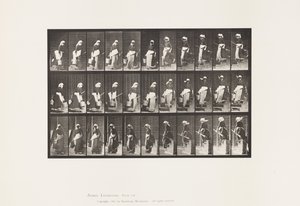 Placa 148. Bajando escaleras, girando llevando un cubo de agua de Eadweard Muybridge