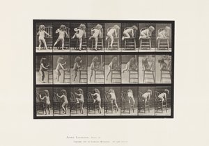 Placa 475. Niño, subiendo a una silla de Eadweard Muybridge