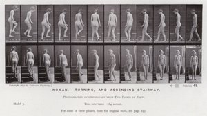La Figura Humana en Movimiento: Mujer, girando y subiendo escalera de Eadweard Muybridge