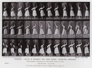 La figura humana en movimiento: Mujer, con una cesta en la cabeza, girando de Eadweard Muybridge