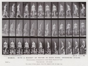 La Figura Humana en Movimiento: Mujer, con un cubo de agua en cada mano, subiendo escaleras de Eadweard Muybridge