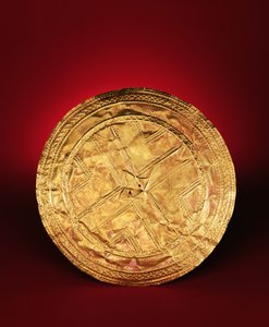 Disco posiblemente usado como broche, de Tedavnet, Condado de Monaghan, 2200-2000 a.C.
