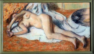 Después del baño o desnudo estirándose