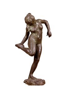 Bailarina mirando la planta de su pie derecho, c. 1890