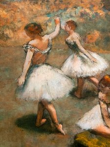 Bailarinas en el escenario (detalle) de Edgar Degas