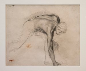 Hombre desnudo inclinado recogiendo un objeto de Edgar Degas