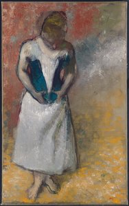 Mujer de pie desde el frente, abrochándose el corsé de Edgar Degas