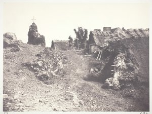 Chaumières en Auvergne, con un calvario, 1852, impreso 1978 de Édouard Baldus