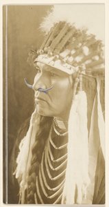 [Una nariz perforada] de Edward S. Curtis