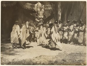 [Naida baila la Danza de la vida y de la muerte] de Edward S. Curtis