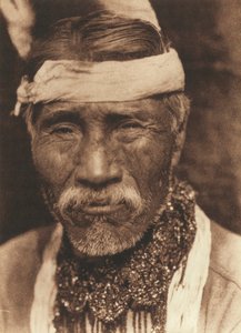 Primer plano de un antiguo indio norteamericano visto de frente de Edward Sheriff Curtis