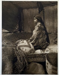 Indios de América: una joven india, hija del jefe de la tribu Skokomish de Edward Sheriff Curtis