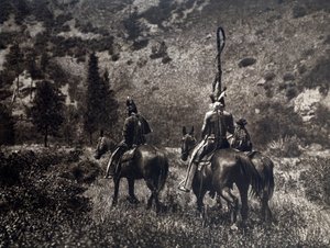 Indios de América de la tribu Apsaroke en el cañón negro, Estados Unidos de Edward Sheriff Curtis