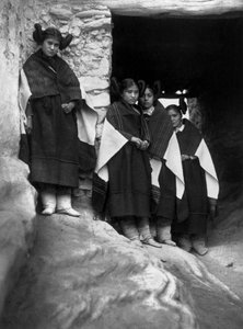 jóvenes indios Hopi en el poblado de Walpi (Arizona) de Edward Sheriff Curtis