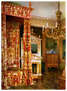 Cama de la Reina Ana, cómoda sobre un soporte y un candelabro de madera, 1910 de Edwin Foley