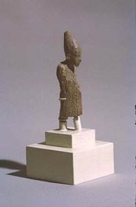 Figura de un Rey con la Corona Blanca del Alto Egipto y el manto del festival Sed, del Templo de Osiris, Abydos, período Dinástico Temprano, c.3000 a.C.
