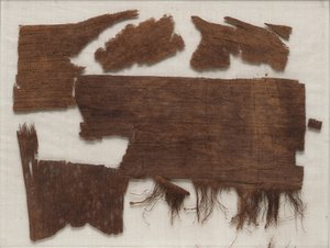 Fragmentos de envolturas de momia egipcia encontrados en el ataúd de Senbi, Reino Medio, c.1918-1859 a.C.
