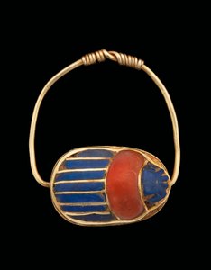Anillo con escarabajo, Reino Medio