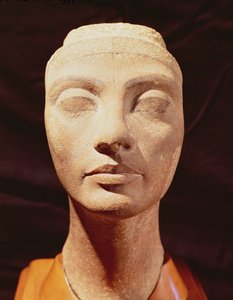 Cabeza real, posiblemente de Nefertiti, de Menfis, Nuevo Reino