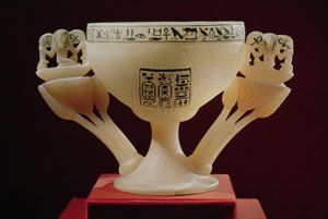 Copa para beber en forma de flor de loto medio abierta, encontrada en la entrada de la tumba de Tutankamón, Reino Nuevo