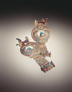 Pendientes con aves híbridas con alas de halcón y cabezas de pato, de la tumba de Tutankamón (c.1370-1352 a.C.) Reino Nuevo