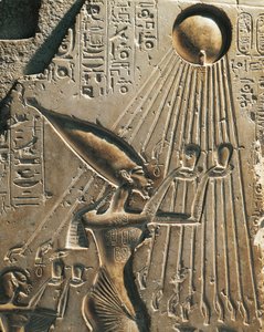Tell el-Amarna, Bajorrelieve que representa a Amenhotep IV (Faraón Akenatón, circa 1360-1342) adorando el disco solar, dinastía XVIII, Nuevo Reino de Egyptian 18th Dynasty