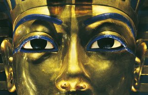 Egipto, Tebas, Luxor, Valle de los Reyes, Tumba de Tutankamón, Tesoros de Tutankamón, Máscara de oro del faraón de Egyptian 18th Dynasty