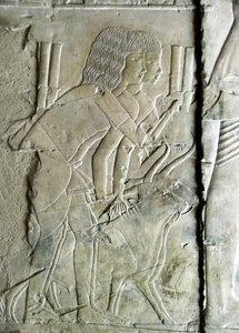 Antigüedad egipcia: conecta de la tumba de Kha em Het (Khaemhat) inspector de graneros y escriba en la corte de Amenofis III (TT57) representando hombres ofreciendo cabezas de remolacha como ofrenda. 18ª dinastía. 1530-1290 a.C. Valle de los Nobles. Luxor,