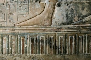 Antigüedad egipcia: relieve que representa el pie del escriba saliendo de la tumba y la franja del palacio de la tumba de Kha em Het (Khaemhat) inspector de graneros y escriba en la corte de Amenofis III (TT57). Dinastía XVIII. 1530-1290 a.C. Valle de los 