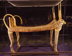 Cama funeraria en forma de vaca sagrada, de la Tumba de Tutankamón, Reino Nuevo, c.1336-1327 a.C.