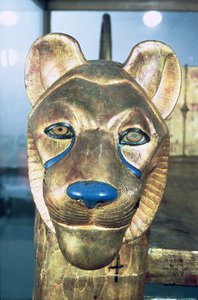 Cabecera funeraria en forma de león, de la tumba de Tutankamón