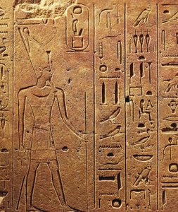 Jeroglíficos, detalle del bloque del Templo de Hatshepsut en Karnak, Civilización egipcia, Reino Nuevo, Dinastía XVIII
