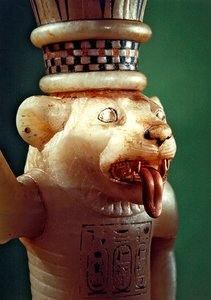 Jarrón leomórfico de ungüento, de la tumba de Tutankamón, Nuevo Reino (detalle) de Egyptian 18th Dynasty