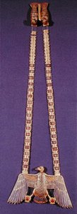 Collar con Colgante de Buitre, de la Tumba de Tutankamón (c.1370-1352 a.C.) Reino Nuevo de Egyptian 18th Dynasty