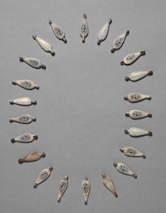 Cuentas en forma de pétalo, c.1391-1353 a.C. de Egyptian 18th Dynasty