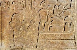 Reina Hatshepsut (c.1503-1482 a.C.) arrodillada ante una mesa de ofrendas, Templo de Amón, Nuevo Reino