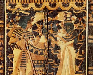 Panel superior de un cofre, de la Tumba de Tutankamón, Nuevo Reino (madera, bronce, marfil y esmalte coloreado) de Egyptian 18th Dynasty